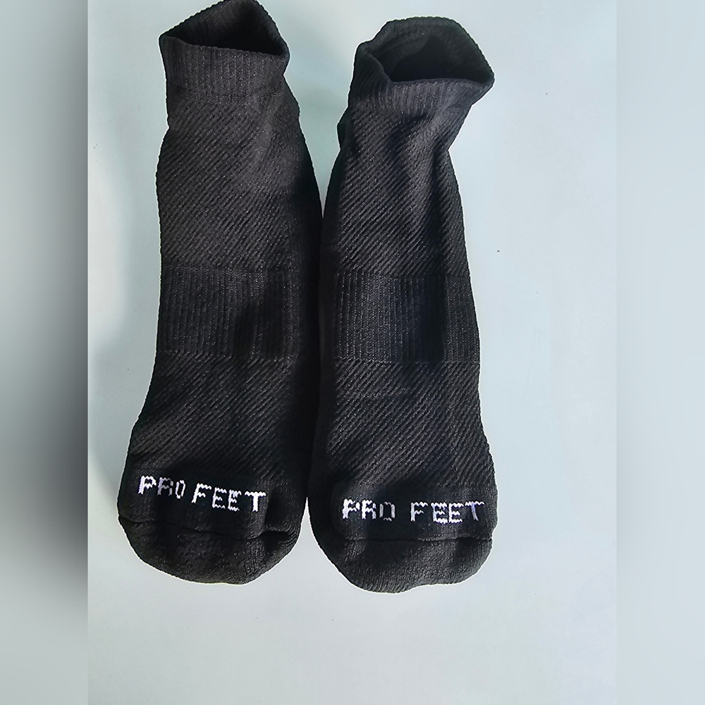 2 Pair Performance Socks - Picture 4 of 5